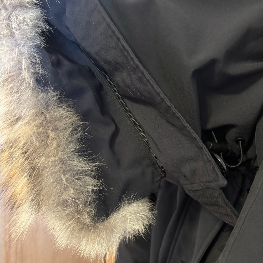 Canada Goose Women's Rossclair Jacket in Navy Size Small WITH FOX FUR TRIM - Picture 3 of 13